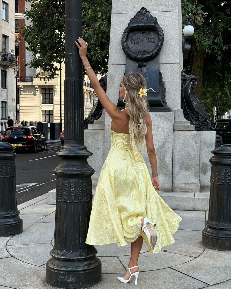 Navela | Halter Sleeveless Midi Dress